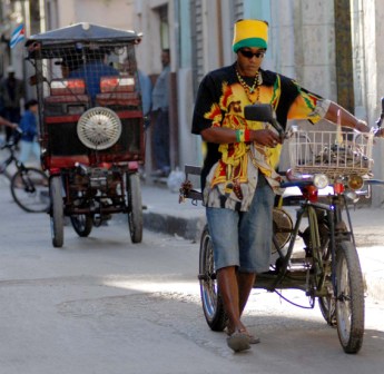 Havana Street Scene.  Photo: Caridad