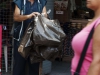 vendedor de bolsas en catia