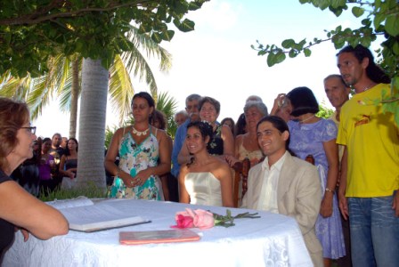 Getting married in Havana.  Photo: Caridad