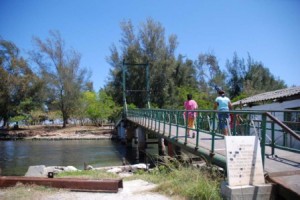 The shuttle boat was substituted by an iron bridge so that bicycles could cross.