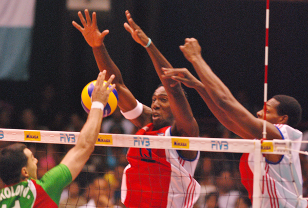 Roberlandy Simon, center, photo: Juventud Rebelde