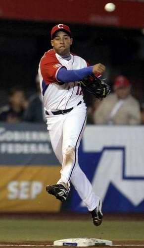 Michel Enriquez sparked Cuba's comeback attempt with a lead off homer in the seventh.  Photo: radiorebelde.cu