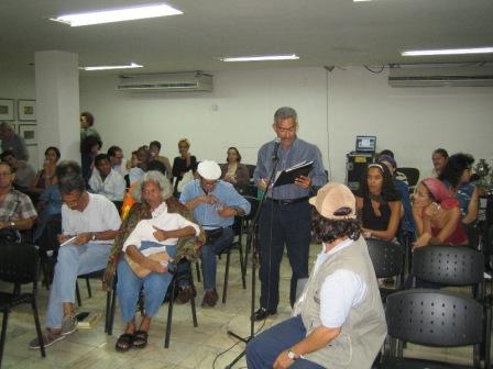  Desiderio Navarro speaking at the symposium “The Other Legacies of October,” organized by the Haydée Santamaría Autonomous Collective in March 2005.