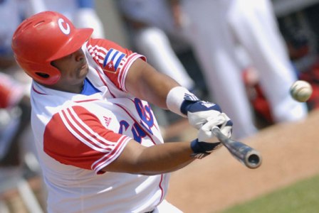 Power-hitter Yosvany Peraza drove in three runs for Cuba.  Photo: Ricardo Lopez Hevia
