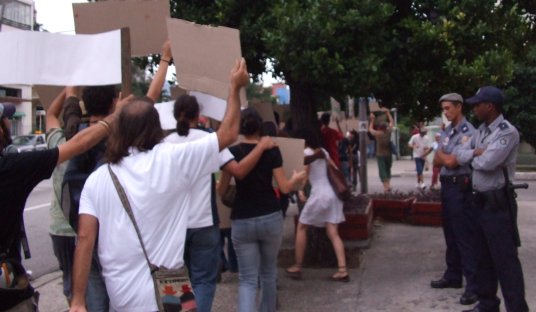 Police onlookers.