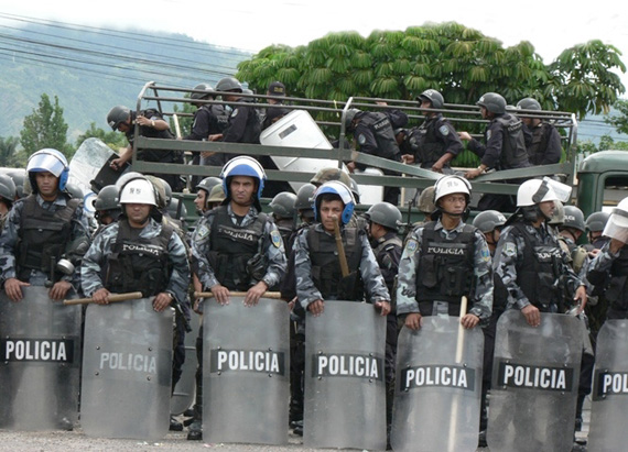 Honduras remains a police state under a de facto government.  Photo: Giorgio Trucchi, rel-UITA