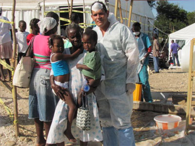 Cuban doctor in Haiti in the anti-cholera campaign. Photo: cubadebate.cu
