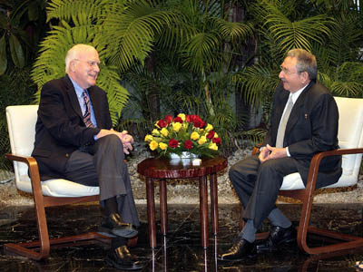 US Senator Patrick Leahy and Cuban President Raul Castro talk in Havana. Photo: granma.cubaweb.cu