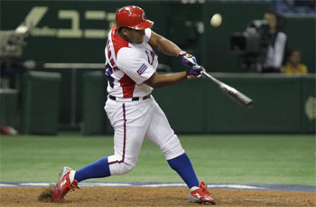 Alfredo Despaigne jonroneó por segunda vez en el torneo. (Foto: Koli Watanabe)