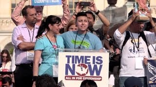 Tens of thousands march in USA demanding immigration reform and citizenship.