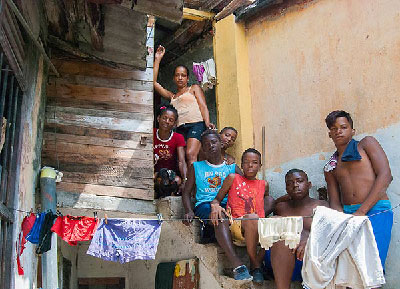 Cuba’s shantytowns and tenement buildings, where extremely poor living conditions prevail, are populated chiefly by black people. Foto: Raquel Perez