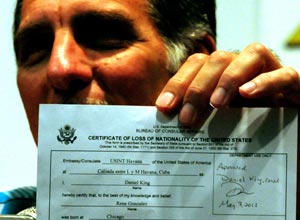 Rene Gonzalez shows the paper verifies his renouncing of US citizenship. Photo: cafefuerte