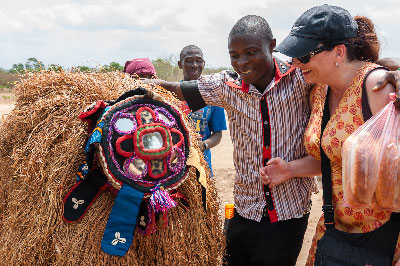 Solomon explains to Emma the greeting to the mask ritual of the secret Poro society.