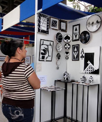 Black and White ceramics at Pabellon Cuba.