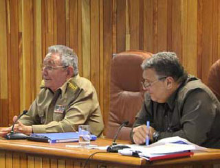 Raul Castro and Vice-President Marino Murillo, architect of Cuba’s recent economic reforms called for a return to the widespread use of bicycles around the country, at last Friday’s Council of Ministers meeting. Photo: Estudios Revolucion