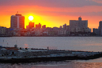 Havana sunset photo by Caridad.