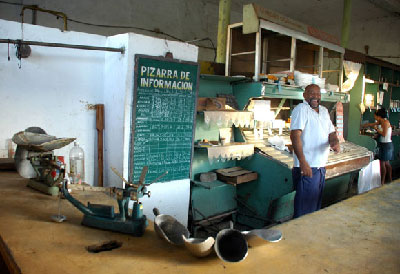 A Cuban neighborhood "bodega" where rationed goods are sold. Foto: cubadebate.cu