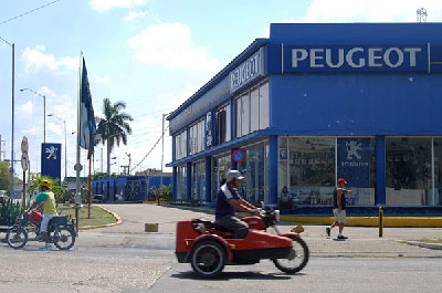 Car dealerships based in Cuba await the day in which all Cubans will be allowed to purchase automobiles. Photo: Raquel Perez