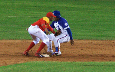 Two of teams sure to qualify for the second half of the Cuban baseball season are Industriales and Matanzas.