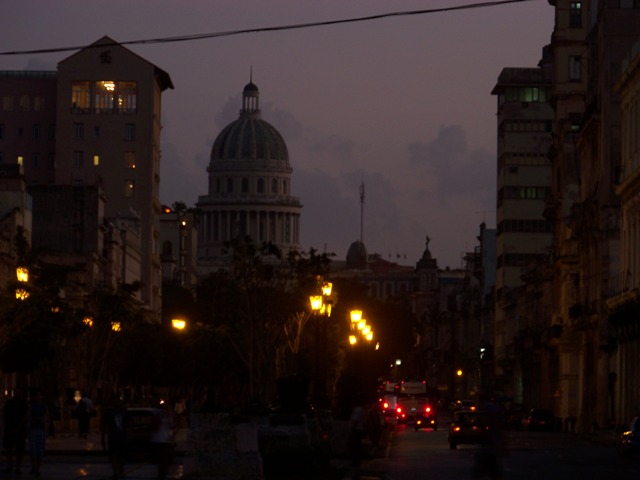 La Habana de noche - Havana Times en Espanol