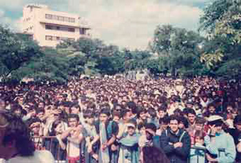 The public that packed the park on 17th and 6th Streets that day in 1990.