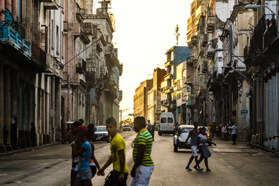 Calle-Reina-en-Centro-Habana