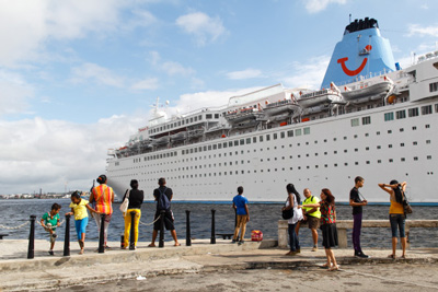 Cruise ship in Havana Bay.  Photo: Juan Suarez