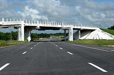 The Cuban national highway.  Photo: radiorebelde.cu