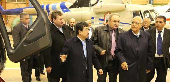 Cabrisas touring the Kazan helicopter plant in Tatarstan.