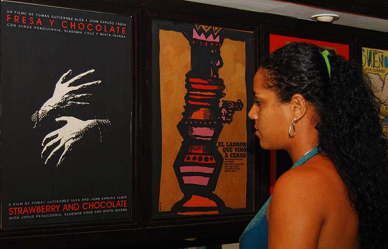 Poster for Strawberry and Chocolate. For 20 years, one of the best films made in Cuba could not be shown on television, even though they had been screened at Cuban theaters. Photo: Raquel Perez Díaz