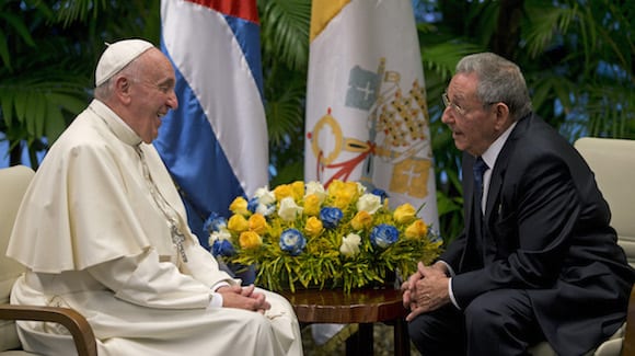 Pope Francis with Raul Castro on Sept. 20, 2015 in Havana. (Ismael Francisco/Cubadebate )