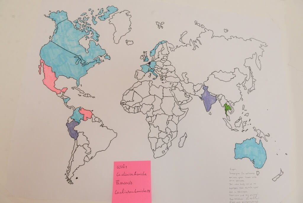 The nationalities of Roger Boniche’s guests, noted on a world map he has hung in the room he rents in Managua. Photo: Carlos Herrera / Confidencial