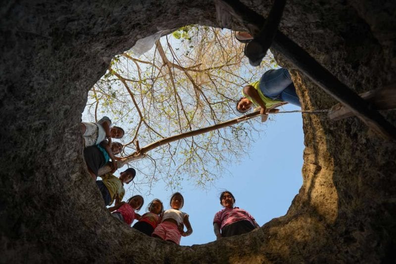 A family from Tisma hopes to find water in a local well. Photo: Carlos Herrera/confidencial