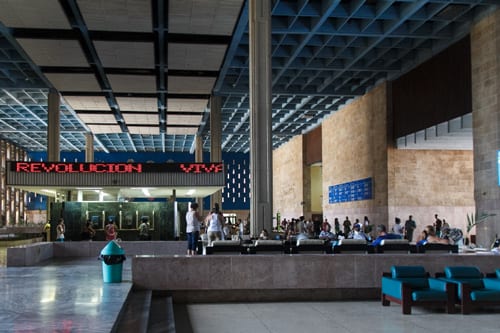 Inside the lobby of the Hermanos Almejeiras hospital. Photo: Juan Suárez