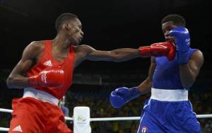 2016 Rio Olympics - Boxing - Quarterfinal - Men's Light Welter (64kg) Quarterfinals Bout 235 - Riocentro - Pavilion 6 - Rio de Janeiro, Brazil - 16/08/2016. Collazo Sotomayor (AZE) of Azerbaijan and Yasnier Toledo Lopez (CUB) of Cuba compete. REUTERS/Peter Cziborra