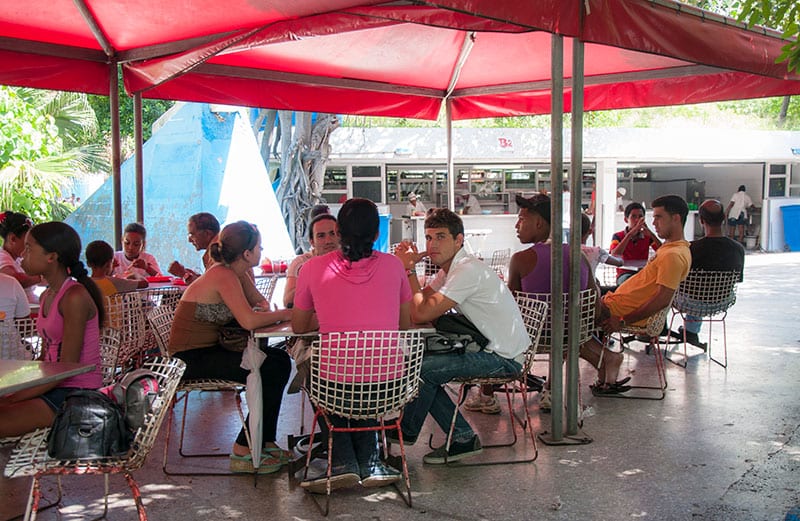 When the managers of an ice-cream parlor refuse to let Cuban journalists onto the premises, there can only be one explanation... and it isn’t national security. Photo: Raquel Perez Diaz