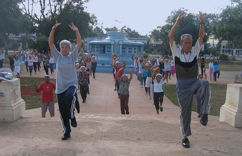 En un país que envejece a la velocidad de Cuba, invertir en el deporte masivo para la tercera edad es vital. Foto: Raquel Pérez Díaz