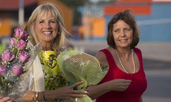 Jill Biden was welcomed by Josefina Vidal, chief Cuban negotiator in talks with the US. Foto: Ismael Francisco/ Cubadebate