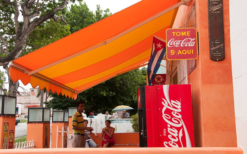 “Los estadounidenses” confía en que los cuentapropistas serán el “enterrador” del socialismo cubano. Tal parece que no han visto lo que ocurre en China o Vietnam. Foto: Raquel Pérez Díaz