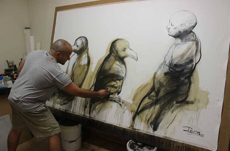 Octavio Irving en su taller.