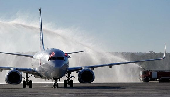 American Airlines flight lands in Havana. cubadebate.cu