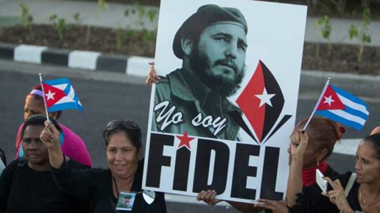 Cubans honor Fidel Castro - Prensa Latina