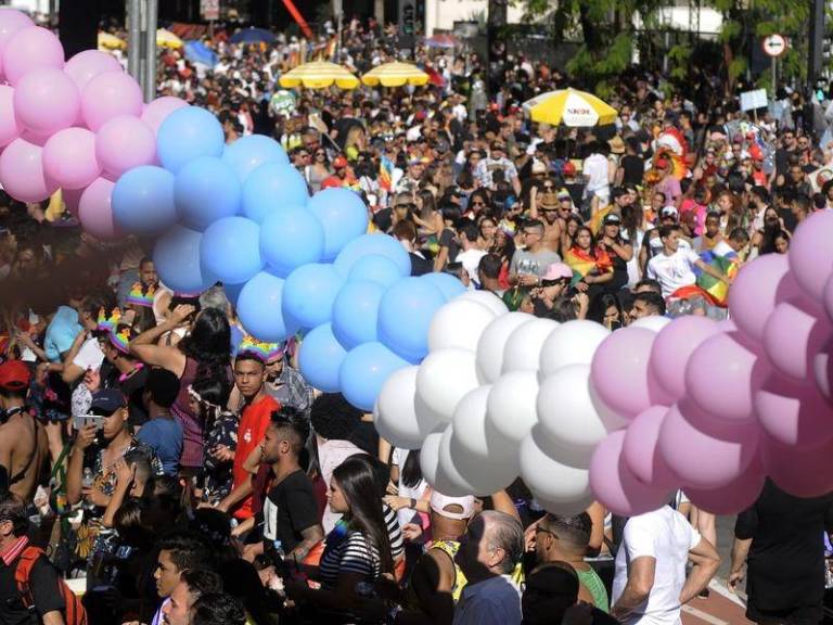 Gay Pride Parade Draws Hundreds of Thousands in Sao Paulo, Brazil ...