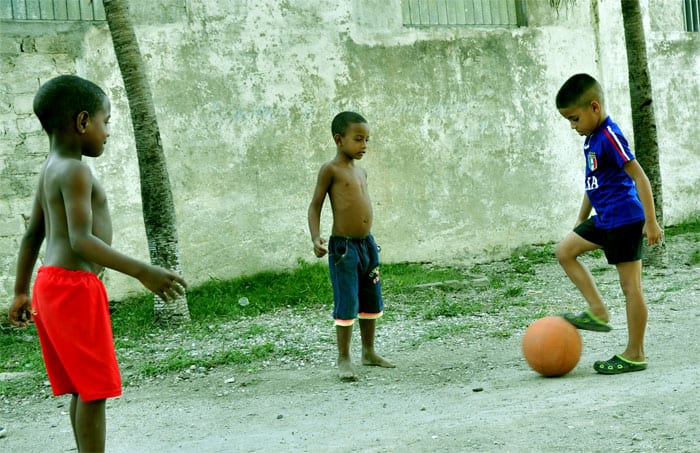 havana-times-summer-in-the-streets-in-guantanamo