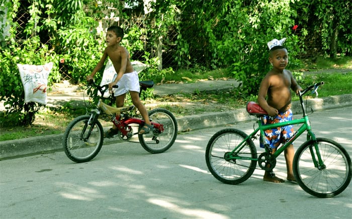 havana-times-summer-in-the-streets-in-guantanamo