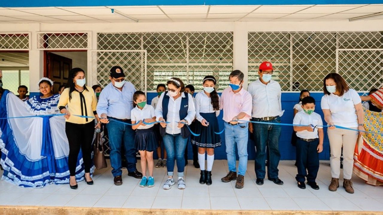 Feb 13, 2008 - San Gregorio, Diriamba, Nicaragua - Nicaraguan children  receive 2008 Super bowl XLII apparel intended