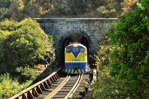 Los trenes de Chile en la encrucijada de la memoria histórica y poética