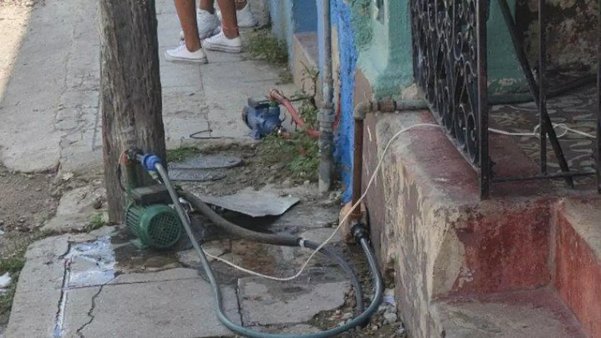 The “water thieves”, an invention to supply households in Havana