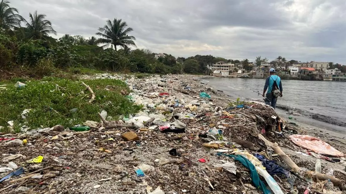 Garbage Has Ruined the Fame Hemingway Gave to Cojímar, Cuba - Havana Times