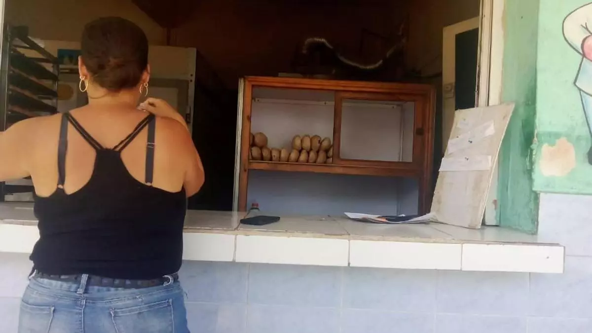 In Cuba There Are Two Grades of State Bread Rolls